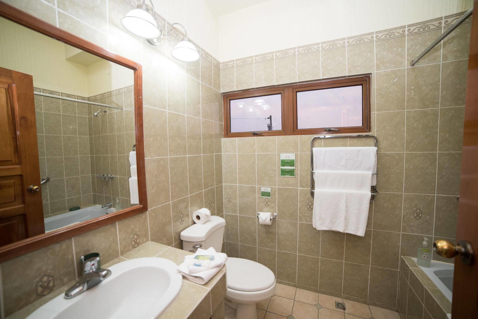 Hotel Anna Inn Olintepeque المظهر الخارجي الصورة